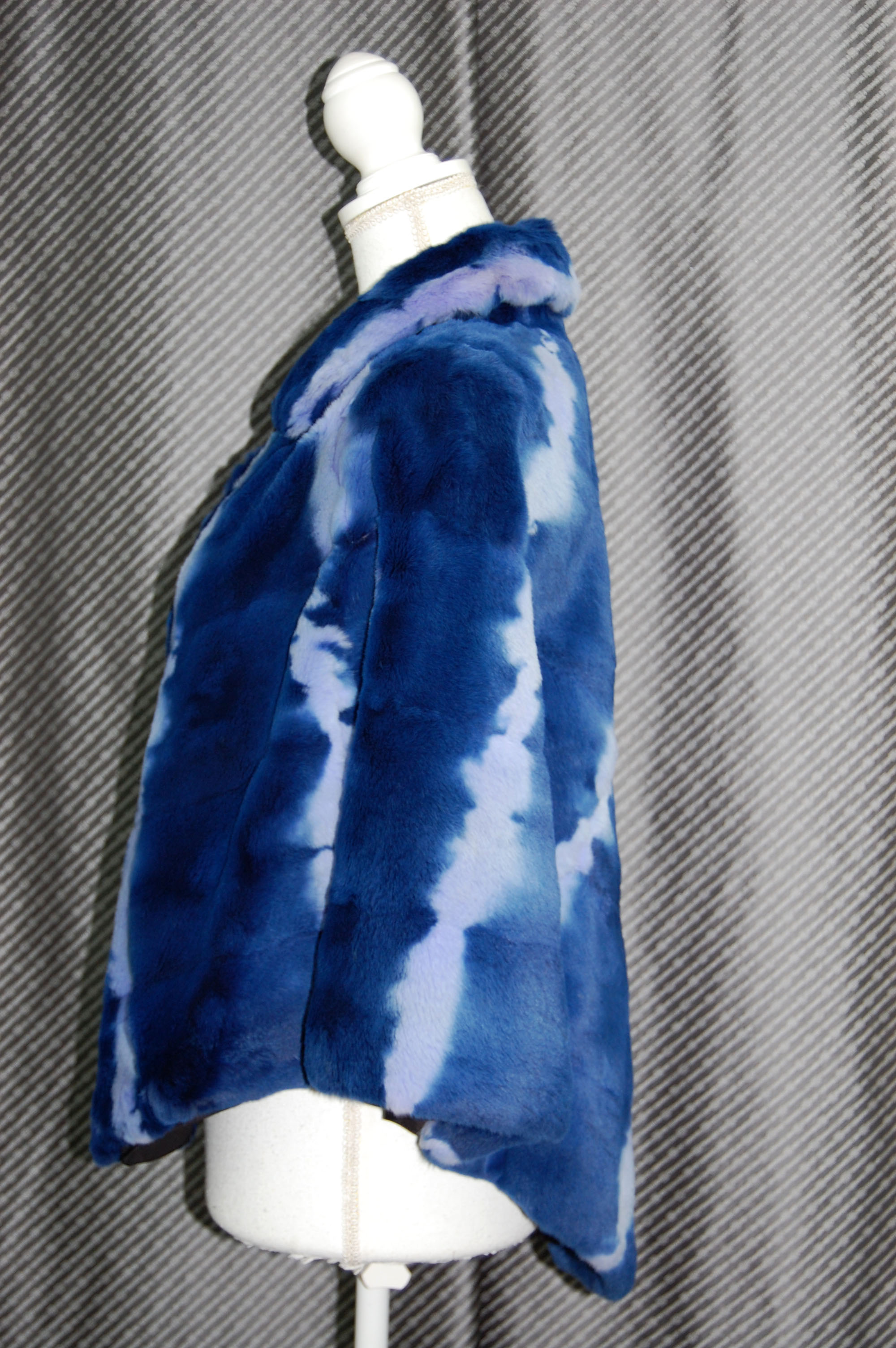 プラックトウィーゼル　リバーシブルケープの画像