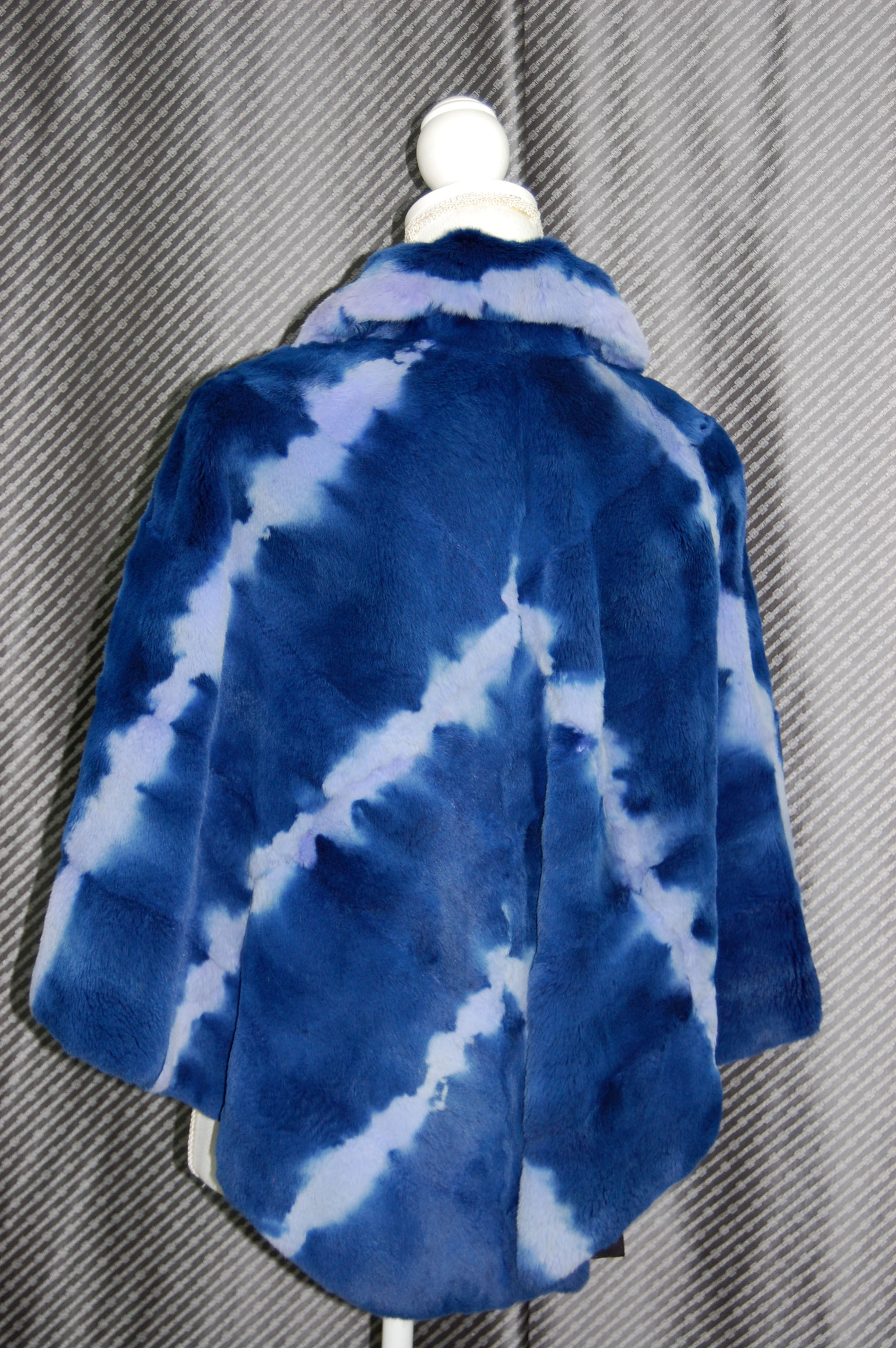 プラックトウィーゼル　リバーシブルケープの画像