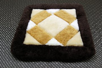 刈毛ムートン　座布団クッションの画像