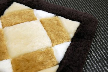 刈毛ムートン　座布団クッションの画像