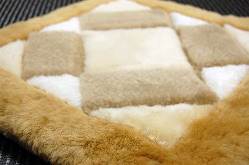 刈毛ムートン　座布団クッションの画像