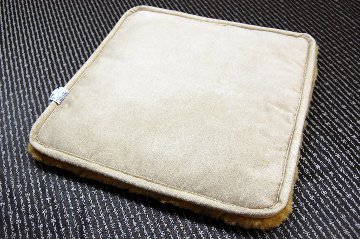 刈毛ムートン　座布団クッションの画像