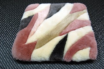 刈毛ムートン　座布団クッションの画像