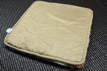 刈毛ムートン　座布団クッションの画像