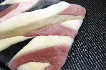 刈毛ムートン　座布団クッションの画像
