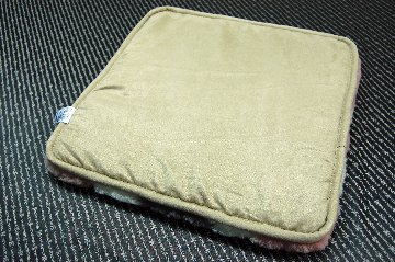 刈毛ムートン　座布団クッションの画像