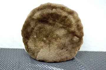 ナチュラルスポット刈毛ムートン　円形クッションの画像
