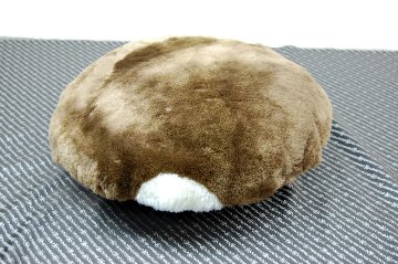 ナチュラルスポット刈毛ムートン　円形クッションの画像