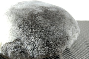 ナチュラルスポット刈毛ムートン　円形クッションの画像
