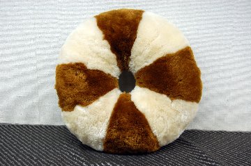 刈毛ムートン　円座クッションの画像