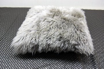 長毛ムートン　四角形クッションの画像