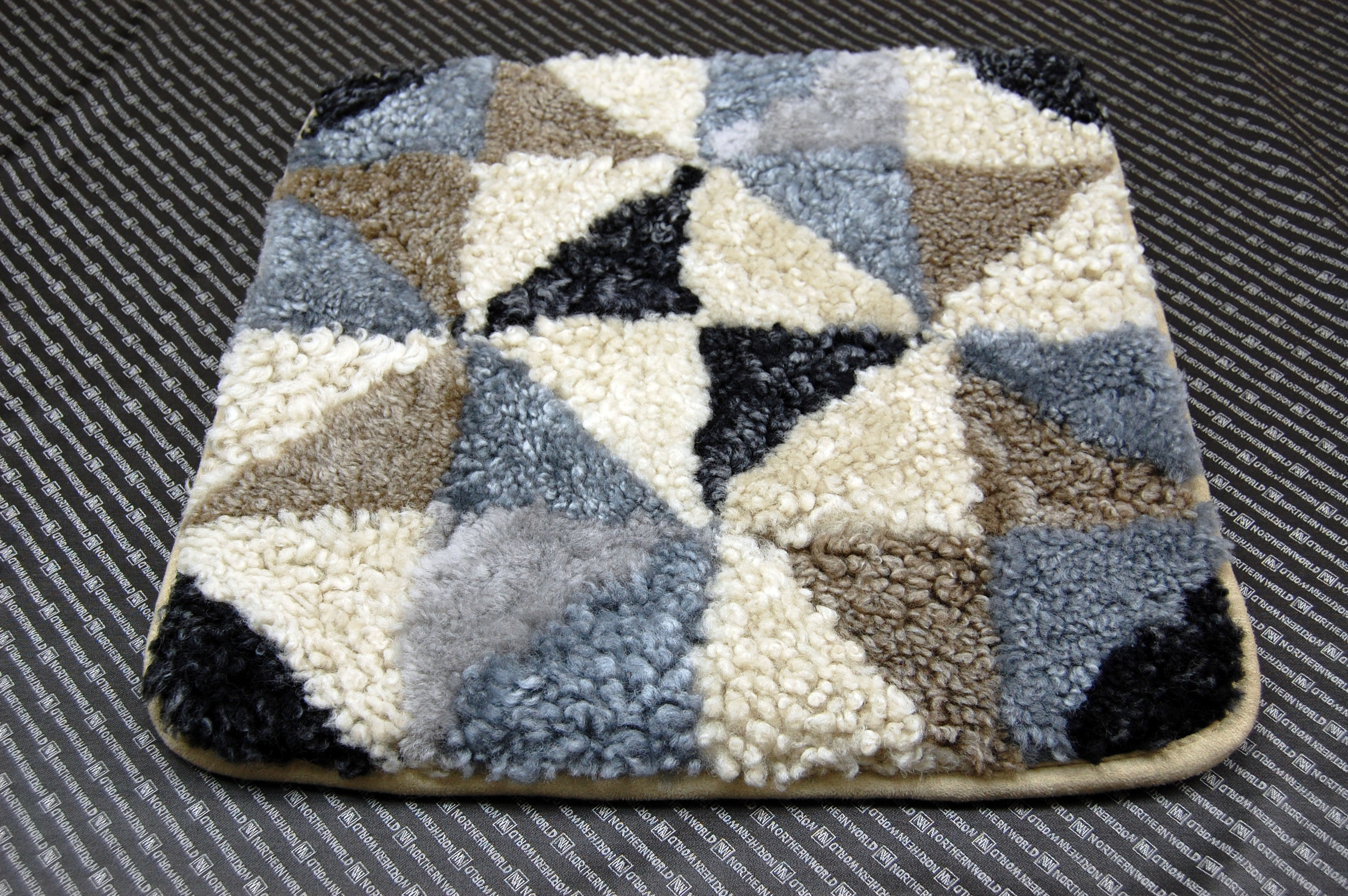 ムートン　クリンプ座布団クッションの画像