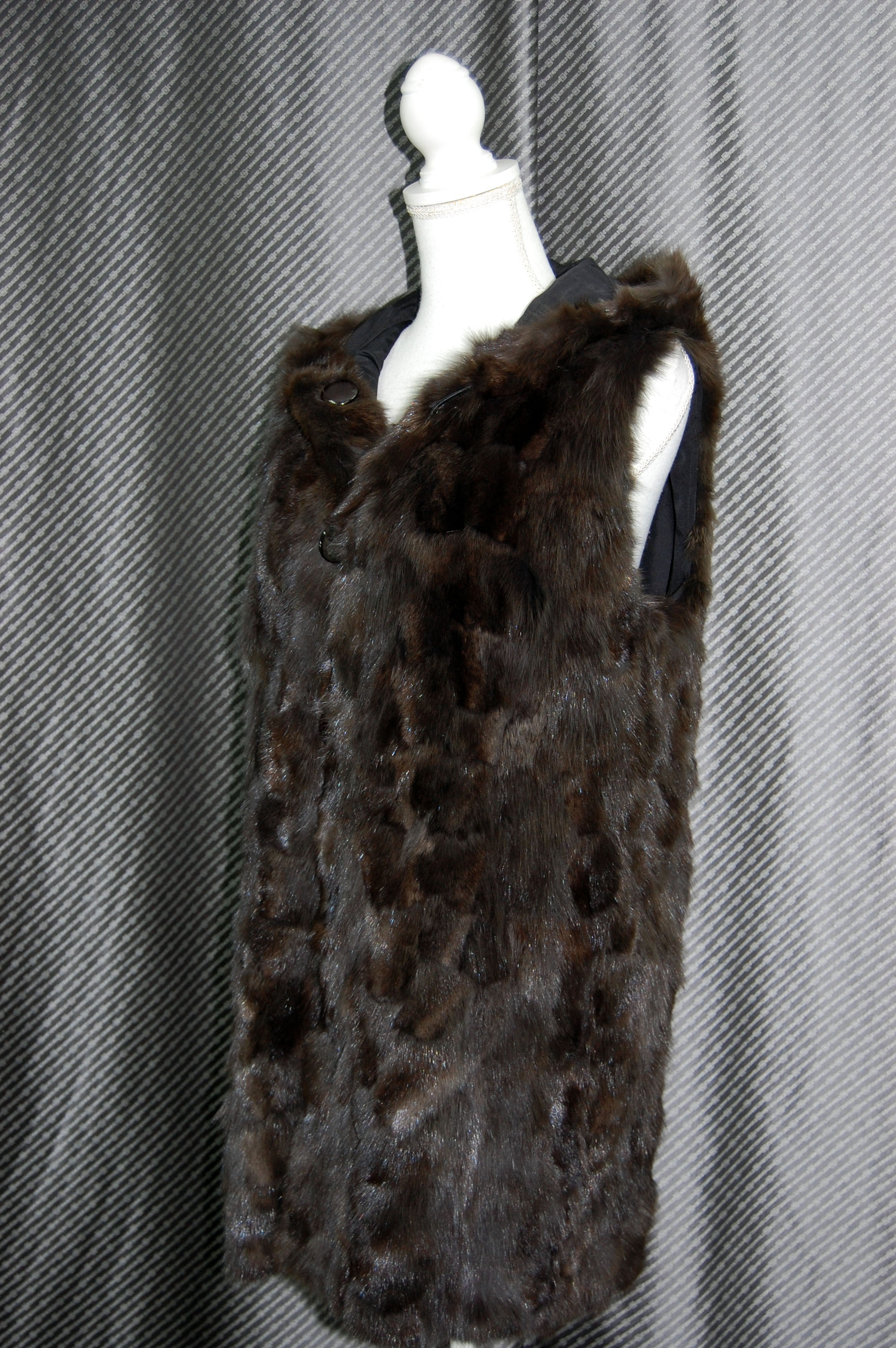 ロシアンセーブル＆シルク　リバーシブルフーディーロングベストの画像