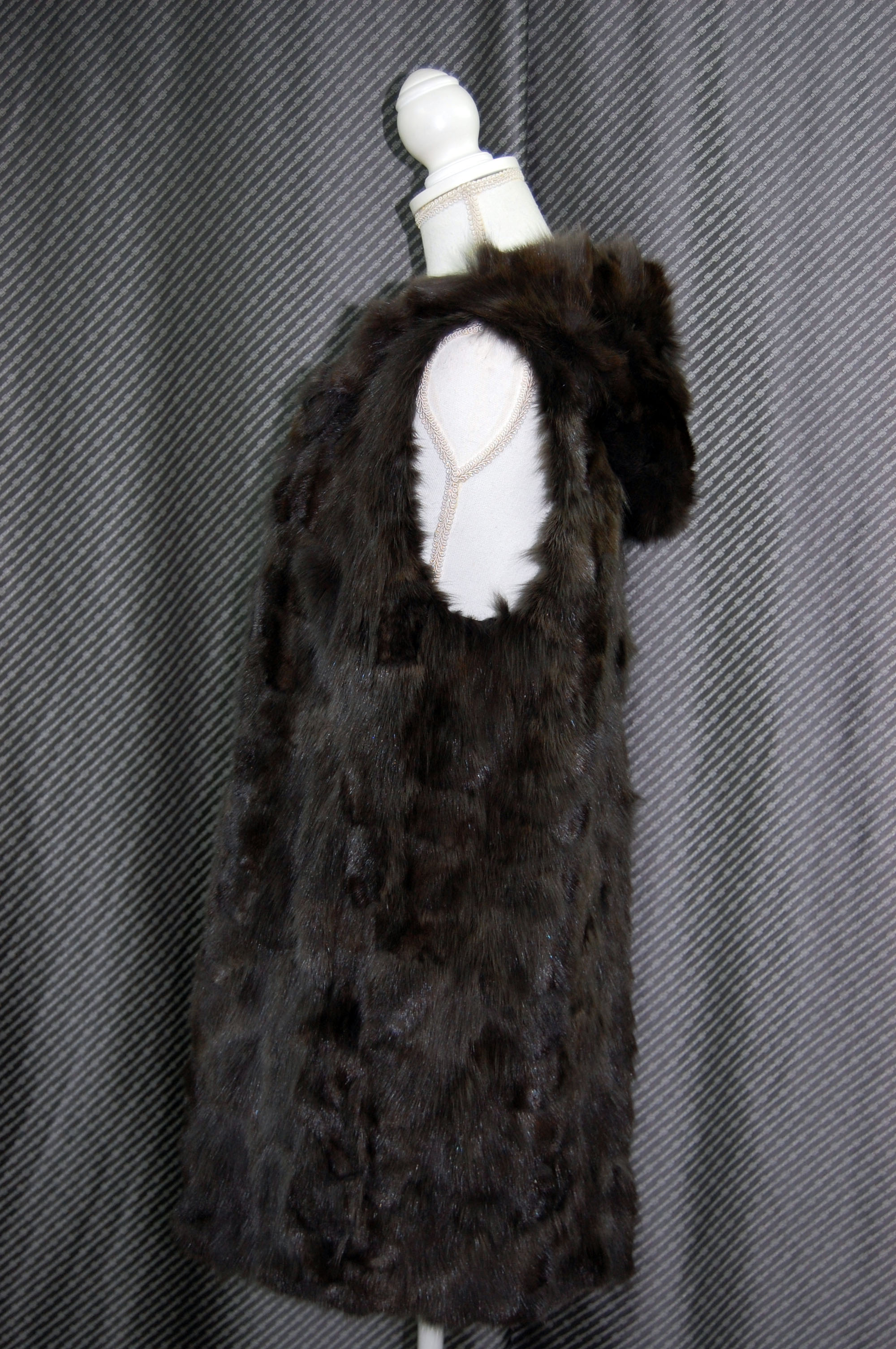 ロシアンセーブル＆シルク　リバーシブルフーディーロングベストの画像