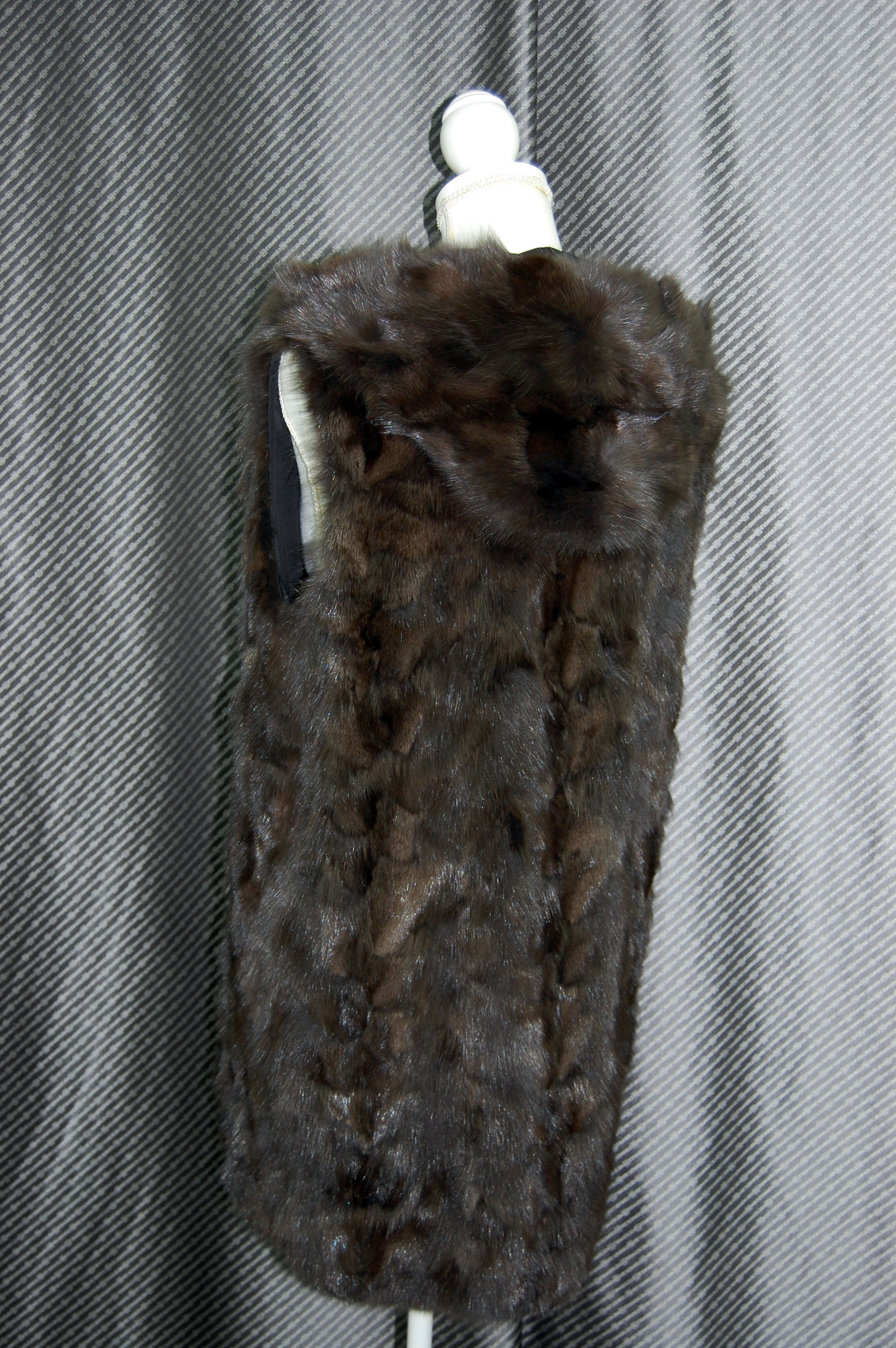 ロシアンセーブル＆シルク　リバーシブルフーディーロングベストの画像