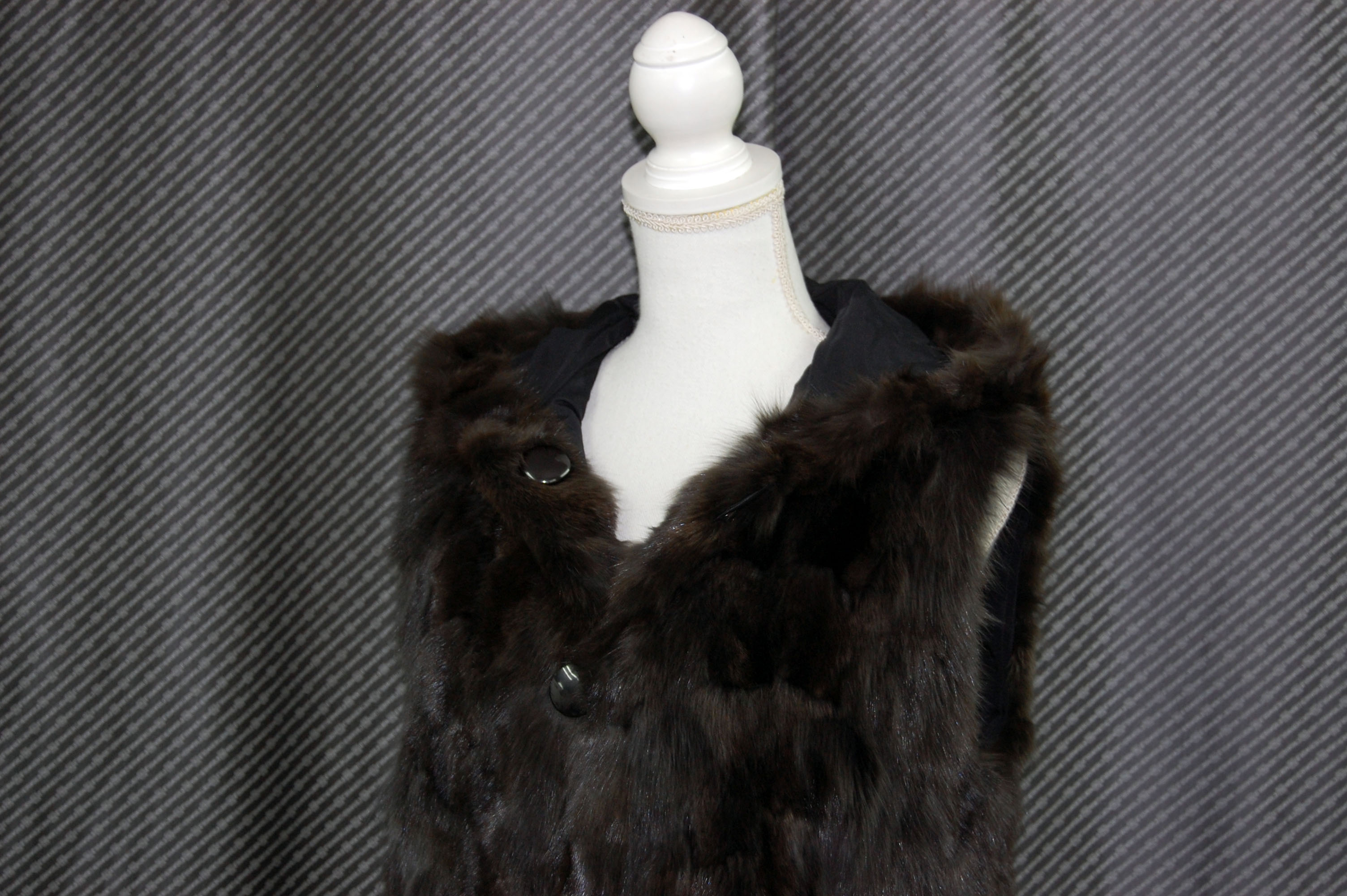 ロシアンセーブル＆シルク　リバーシブルフーディーロングベストの画像