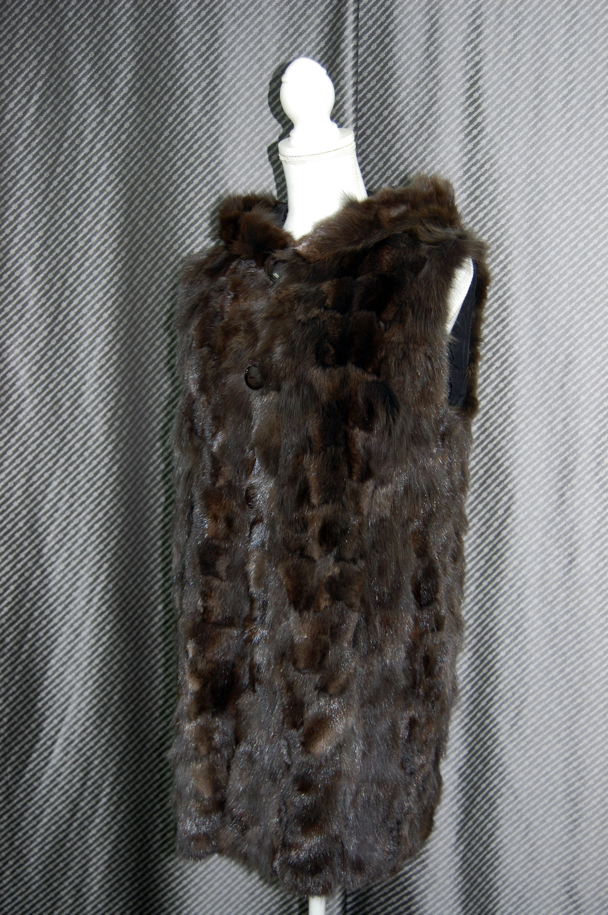 ロシアンセーブル＆シルク　リバーシブルフーディーロングベストの画像