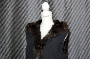 ロシアンセーブル＆シルク　リバーシブルフーディーロングベストの画像