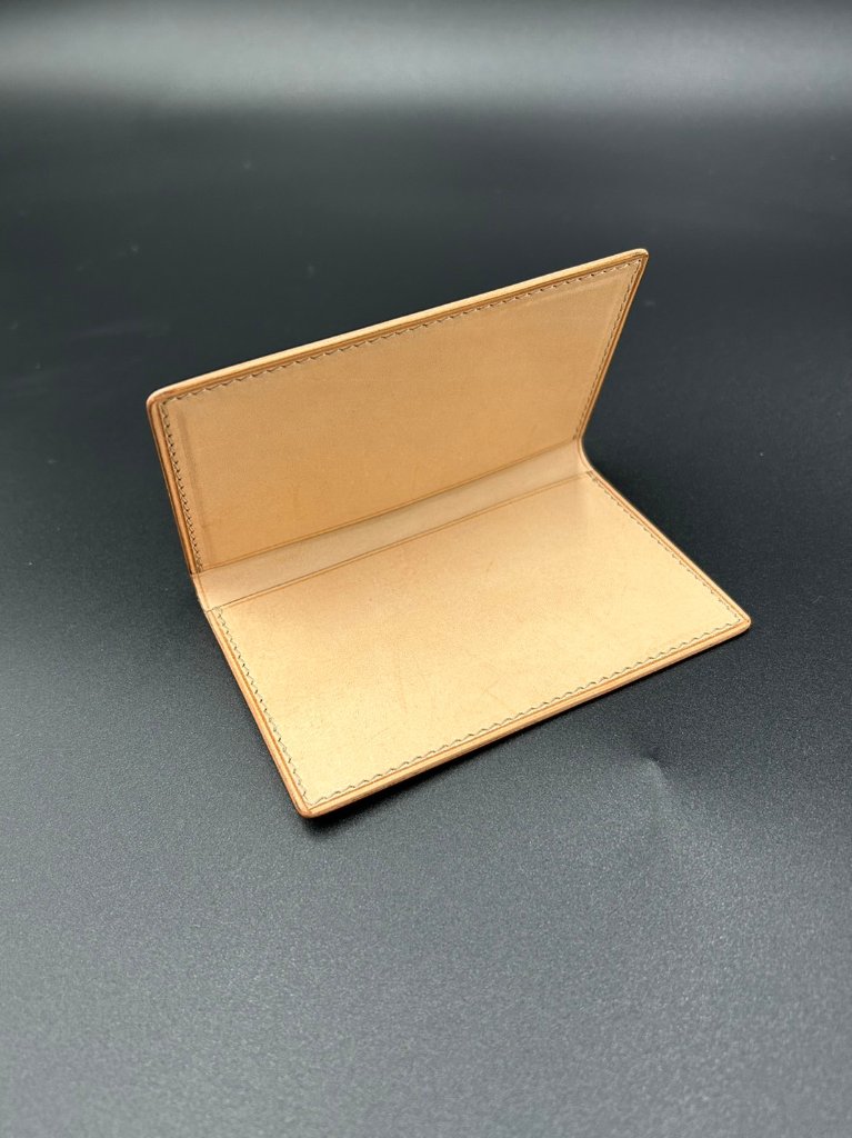 【年間２００頭の高品質牛レザー１００％使用】軽量＆スリム名刺入れの画像