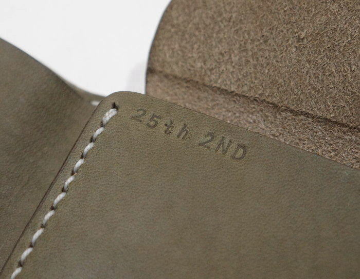CS-2ND-OLVxBK-25周年記念2ND別注CSハーフウォレット-CS2ND-黒羽（CROW：クロウ)-ハーフウォレット（ショートウォレット：二つ折り財布)の画像