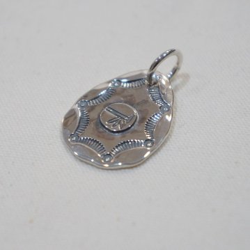 FN-JP-218 METAL STAMP FNJP218 FLATHEAD フラットヘッドシルバーペンダントトップの画像