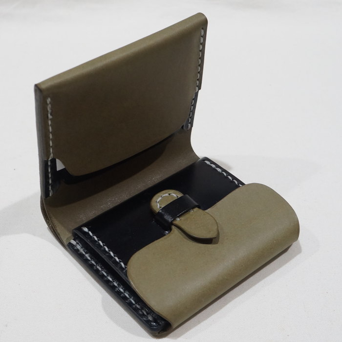 C15AN-2ND-OLVxBK-2ND別注C15AN二つ折り財布-C15AN2ND-2ND別注黒羽（CROW：クロウ)-ハーフウォレット（ショートウォレット：二つ折り財布)の画像