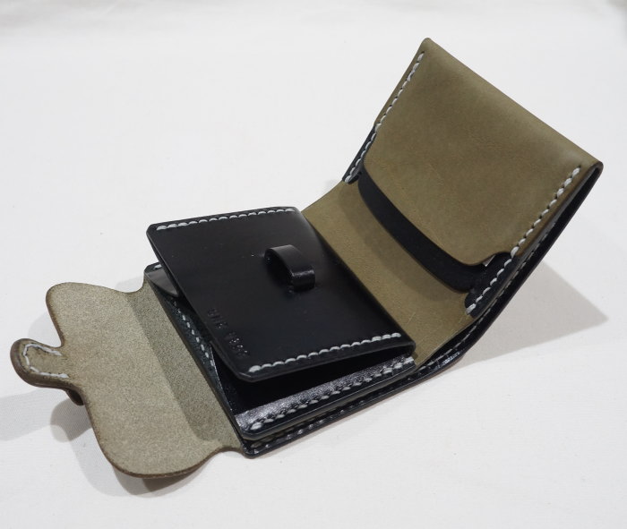 C15AN-2ND-OLVxBK-2ND別注C15AN二つ折り財布-C15AN2ND-2ND別注黒羽（CROW：クロウ)-ハーフウォレット（ショートウォレット：二つ折り財布)の画像