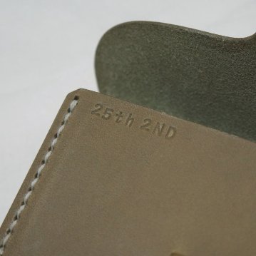 C20AN-2ND OLV 25周年記念2ND別注C20ANミディアムウォレット C20AN2ND 黒羽 クロウ CROW 財布 ハーフウォレットの画像