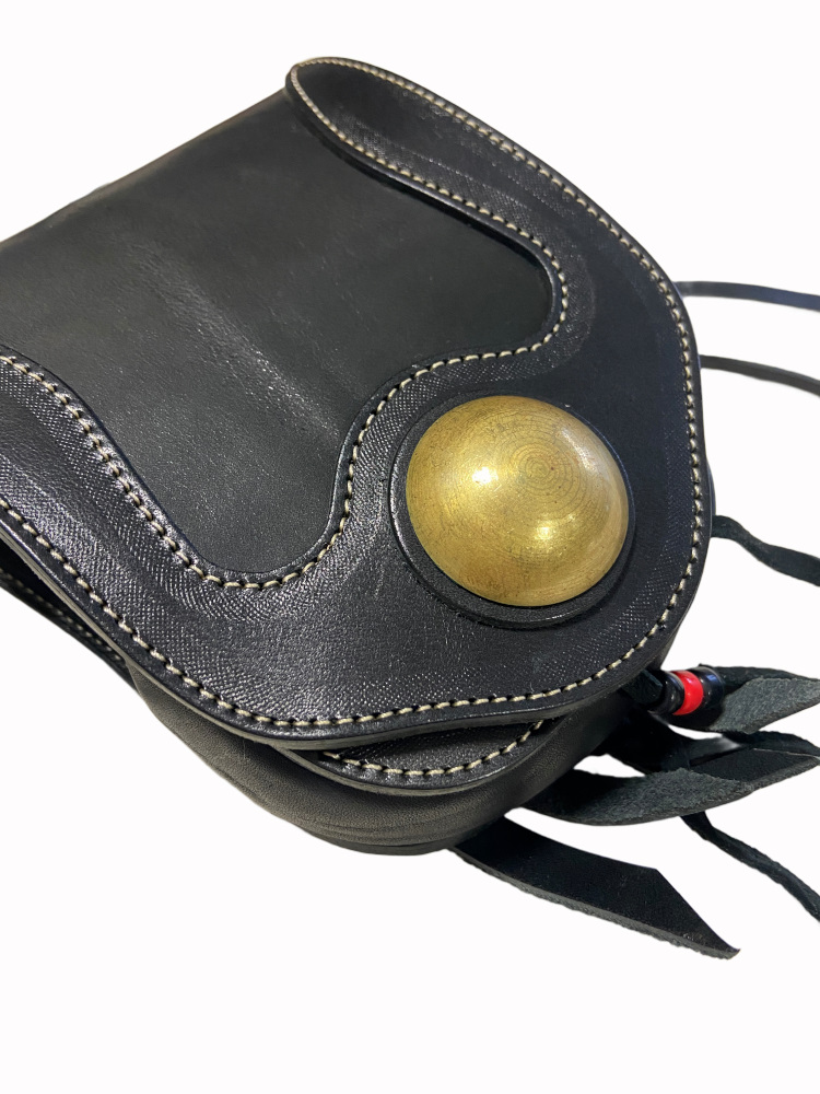 旧商品スペシャルプライス！M-MBB-ブラック-MMBB-REDMOON-レッドムーンメディスンバッグ・レッドムーンヒップバッグ レザーバッグの画像