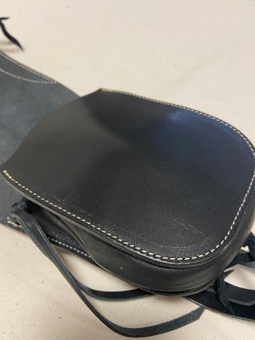 旧商品スペシャルプライス！M-MBB-ブラック-MMBB-REDMOON-レッドムーンメディスンバッグ・レッドムーンヒップバッグ レザーバッグの画像