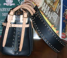 旧商品スペシャルプライス！VL-BB-LH-ブラック-VLロングホーン-VLBBLH-REDMOON-レッドムーンショルダーバッグの画像