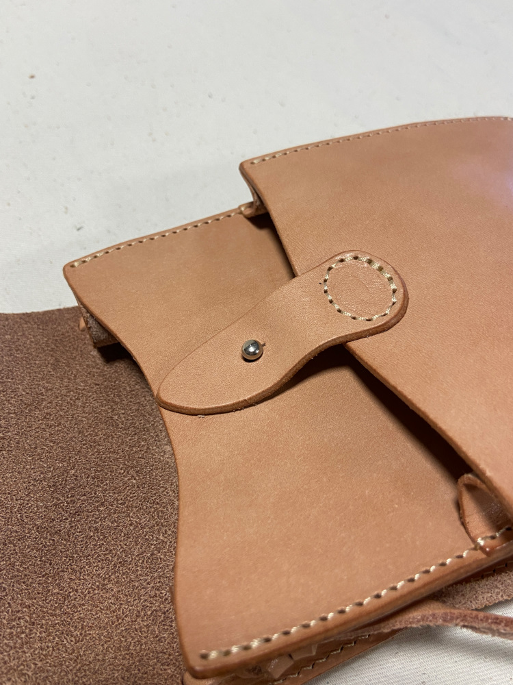 M-MBP(ワケアリ品)-サドル-MMBP-REDMOON-レッドムーンメディスンバッグ・レッドムーンヒップバッグ レザーバッグの画像