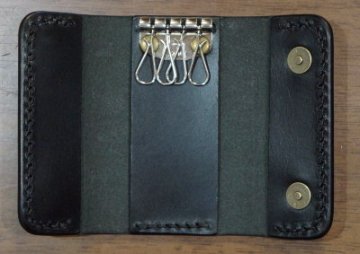 KC2-ADV-BK-CRレザーキーケース2-KC2ADV-黒羽（CROW：クロウ)レザーキーケースの画像