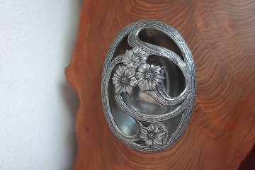 花柄すかし蓋ケース（ピューター）の画像