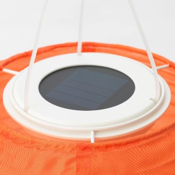 【IKEA Original】SOLVINDEN -ソルヴィンデン- LED太陽電池式ペンダントランプ 屋外用 球形 オレンジ 22 cmの画像