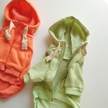 color zip up hoodieの画像