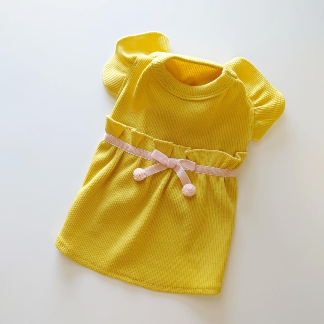 mustard color one-pieceの画像