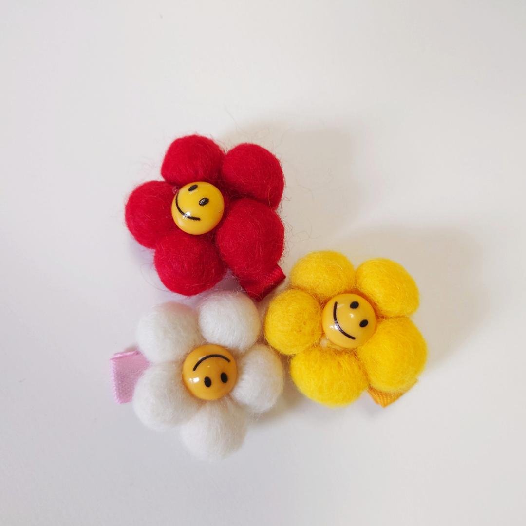 smile flower hair accessoryの画像