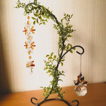 高品質なクリスタルを使用した花びらモチーフのサンキャッチャー◆ゴールデンアーチ◆の画像