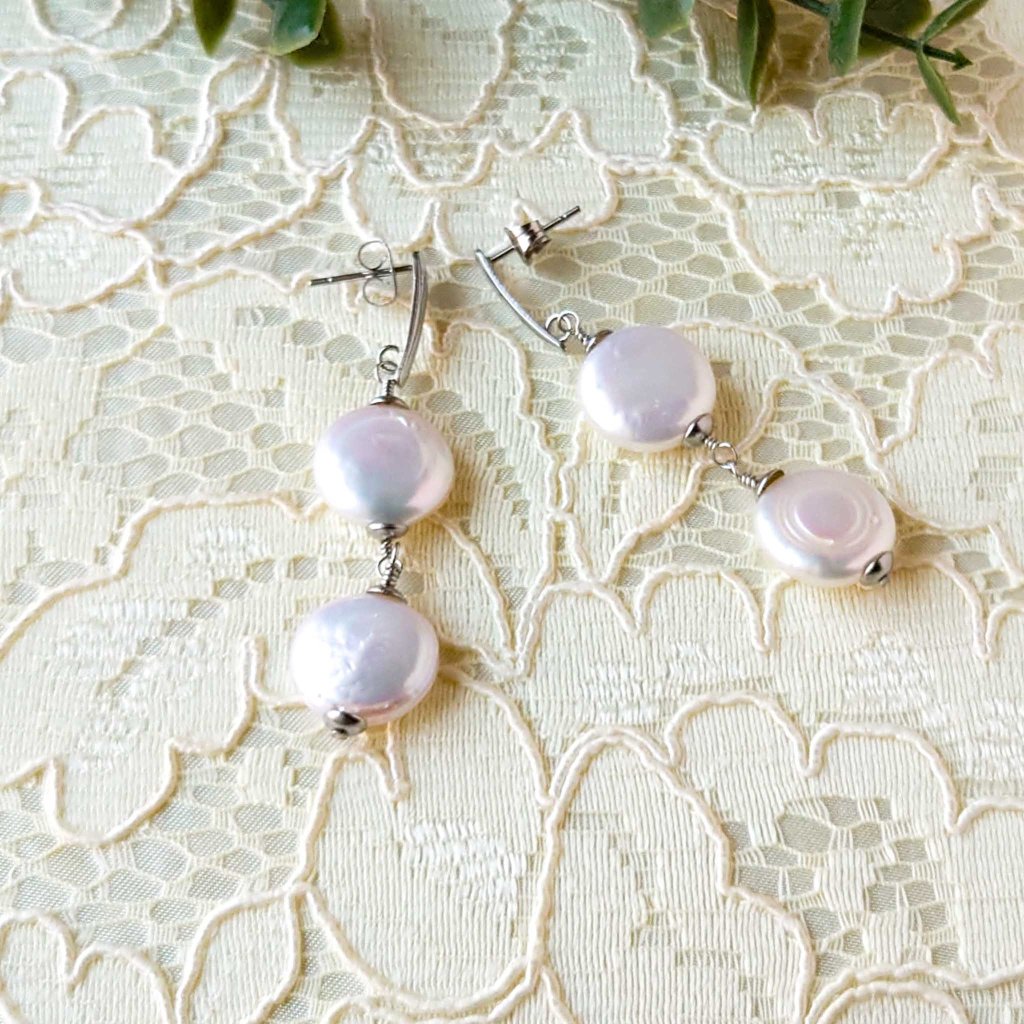 2つのコイン型　淡水パールのピアス サージカルステンレス ステンレスカラー ＜金属アレルギー対応＞の画像