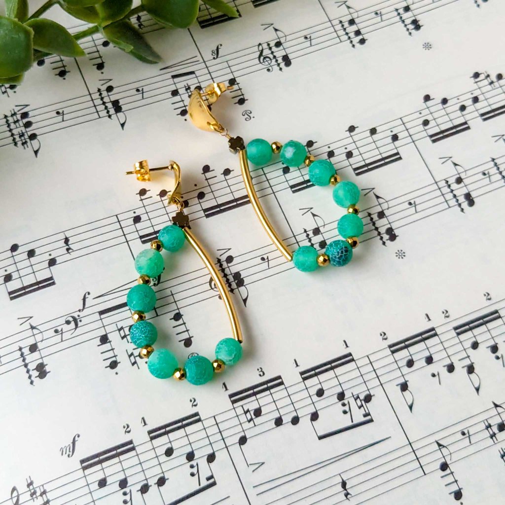 フロストアンティーク仕上げアゲートのドロップピアス グリーン サージカルステンレス ゴールドカラー ＜金属アレルギー対応＞の画像