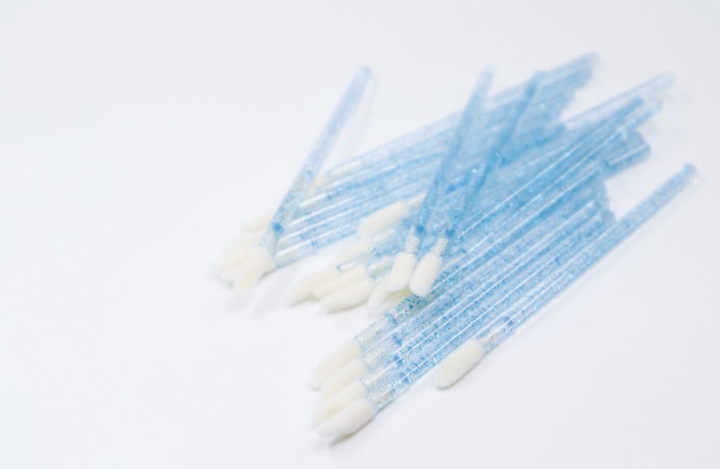 マイクロファイバーブラシ 50本入 ブルー リップブラシ まつ毛エクステ の画像