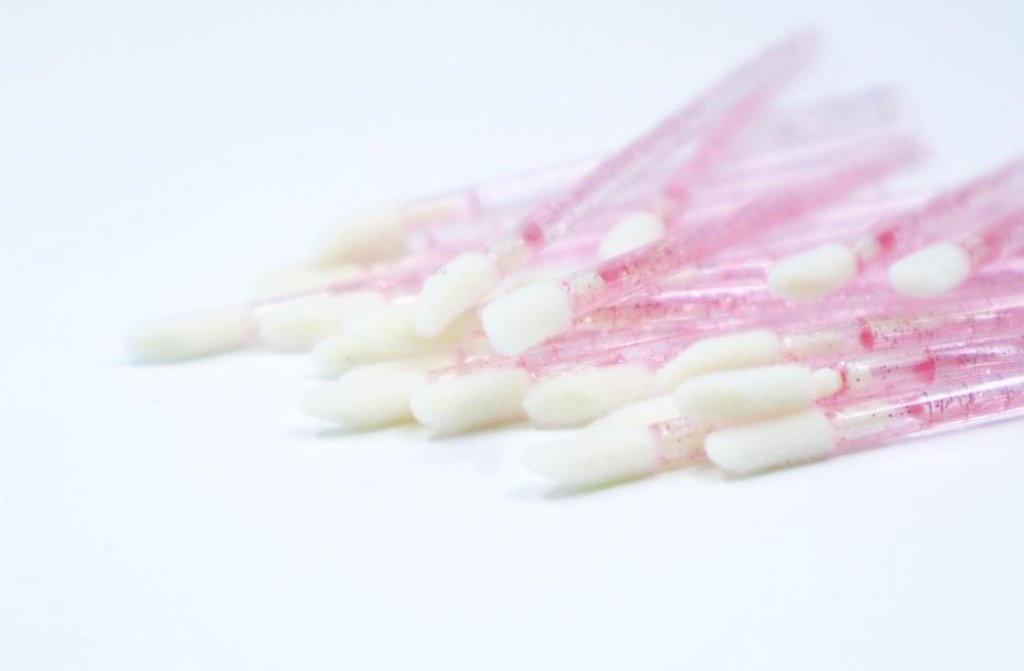 マイクロファイバーブラシ 50本入 ピンク リップブラシ まつ毛エクステ の画像