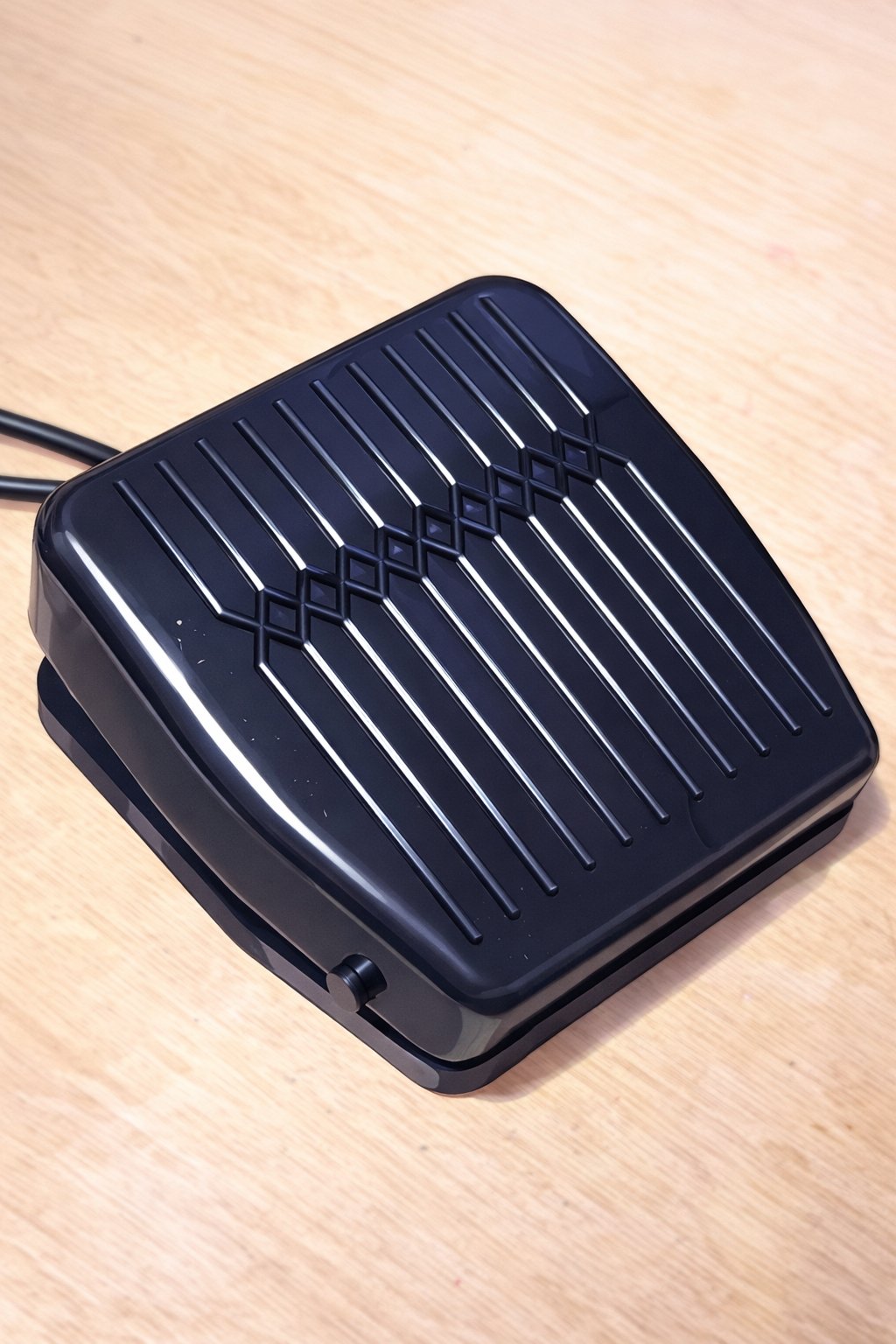 光集中型 LED DAINAダイナライト 【有線タイプ】 LEDマツエク専用ライト フットペダル付の画像