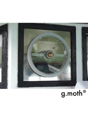 旋回窓向け 「弱粘着」撥水フィルム（g.moth）画像