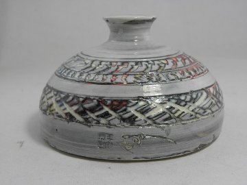 ha-65  積層泥彩　白　半円　一輪花入れ　文部大臣奨励賞受賞作家 荒川　明作 木箱付きの画像