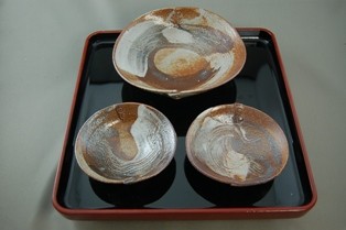 ni-7 刷毛目唐津合わせ小鉢セット 大１ケ 小２ケ組 文部大臣奨励賞受賞作家　荒川明作の画像
