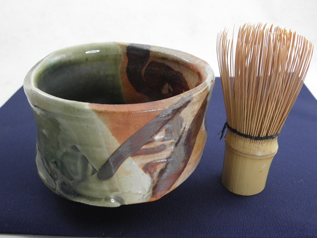 鳴海織部抹茶茶盌の画像