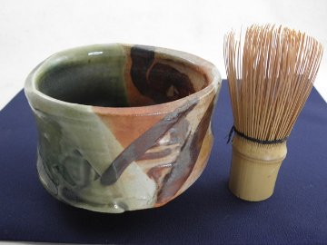 鳴海織部抹茶茶盌の画像
