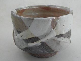 nch-6- 焼締志野焼 抹茶茶碗  文部大臣奨励賞受賞作家 荒川明作　木箱付き　送料無料、 こだわりのギフト 還暦祝い などの贈り物に最適  無料ラッピングの画像